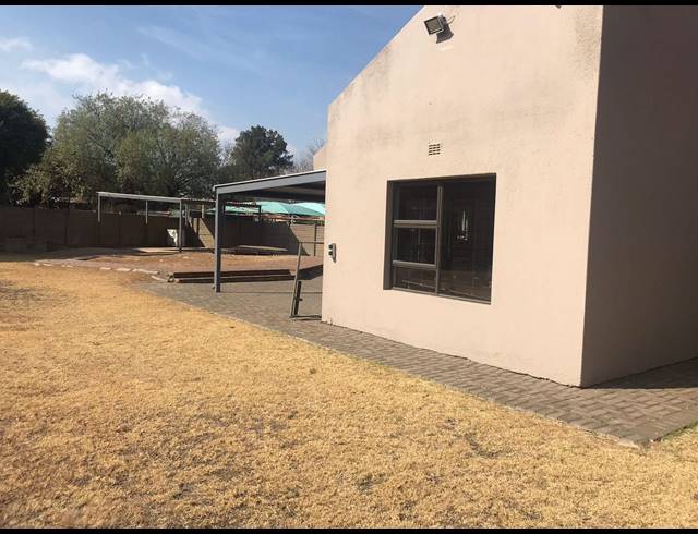 270M² OFFICE FOR SALE IN BRACKENHURST